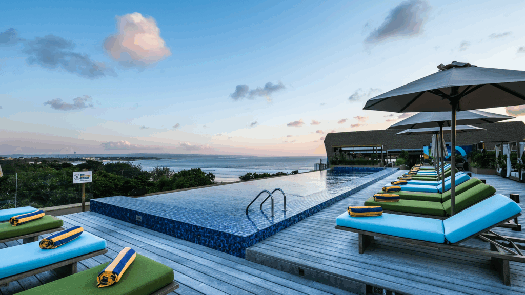 Mamaka by Ovolo Hotel Bali - rooftop pool